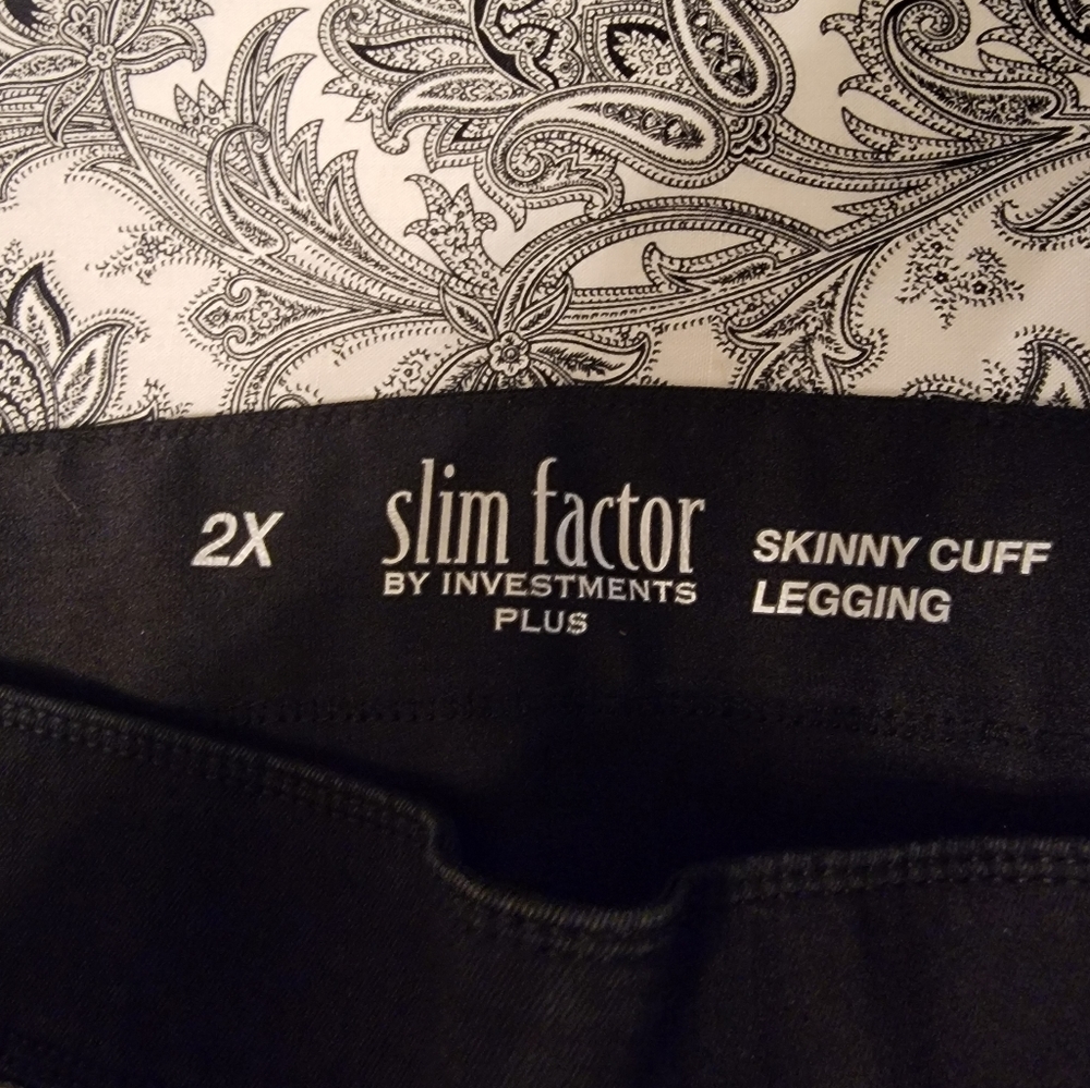 NWOT, BLACK DENIM LEGGINGS WITH SKINNY CUFF